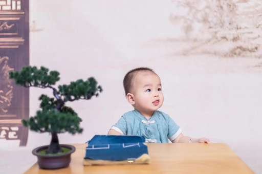 庆阳宝宝摔到头第五天吐了